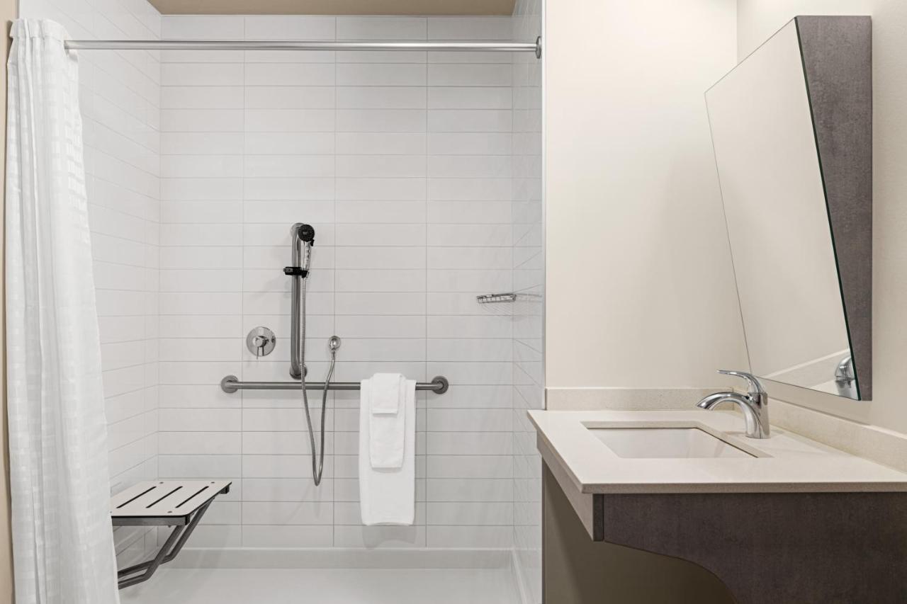 Microtel Inn & Suites By Wyndham Boisbriand Sainte-Thérèse-de-Blainville Buitenkant foto