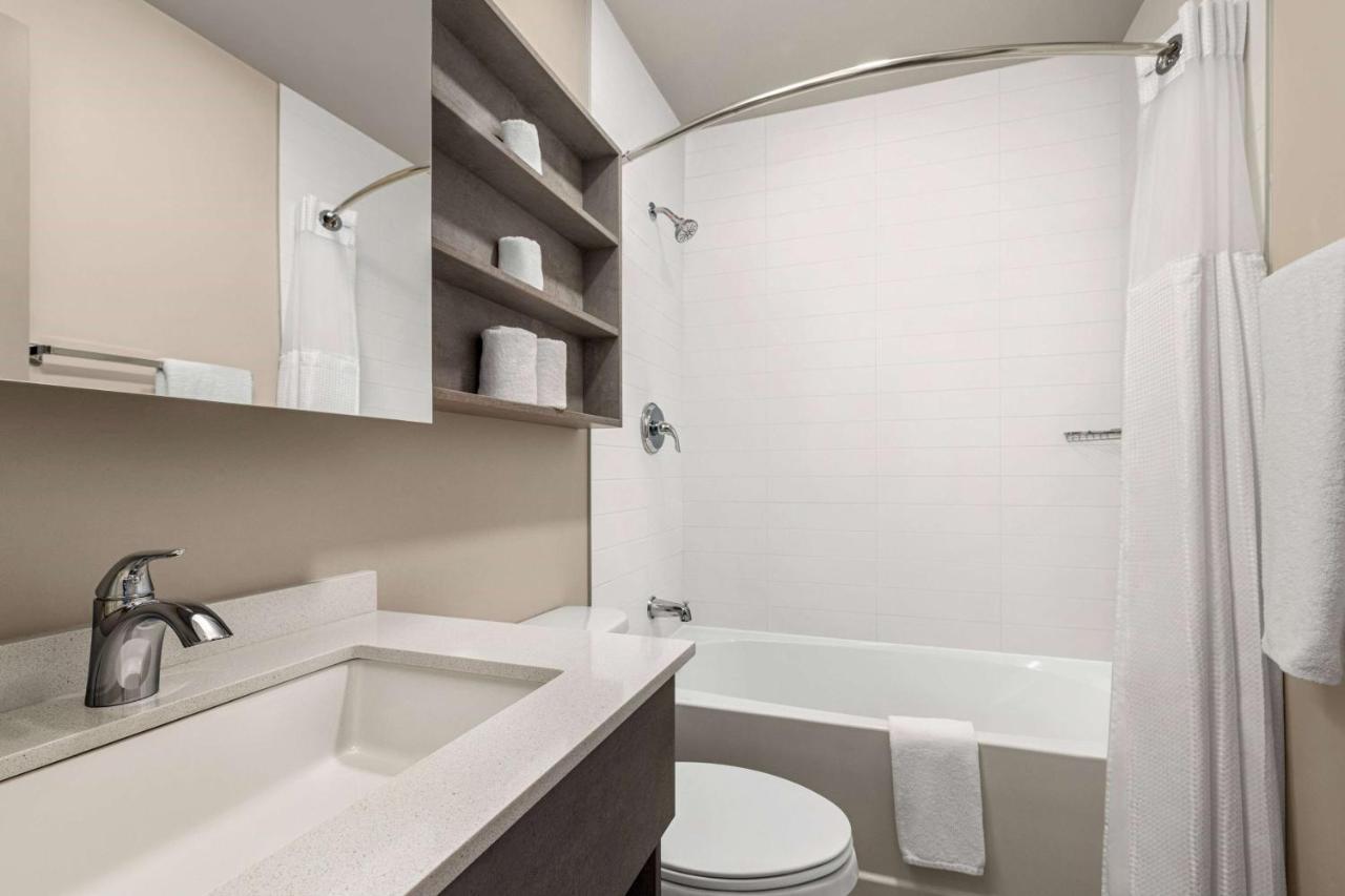 Microtel Inn & Suites By Wyndham Boisbriand Sainte-Thérèse-de-Blainville Buitenkant foto