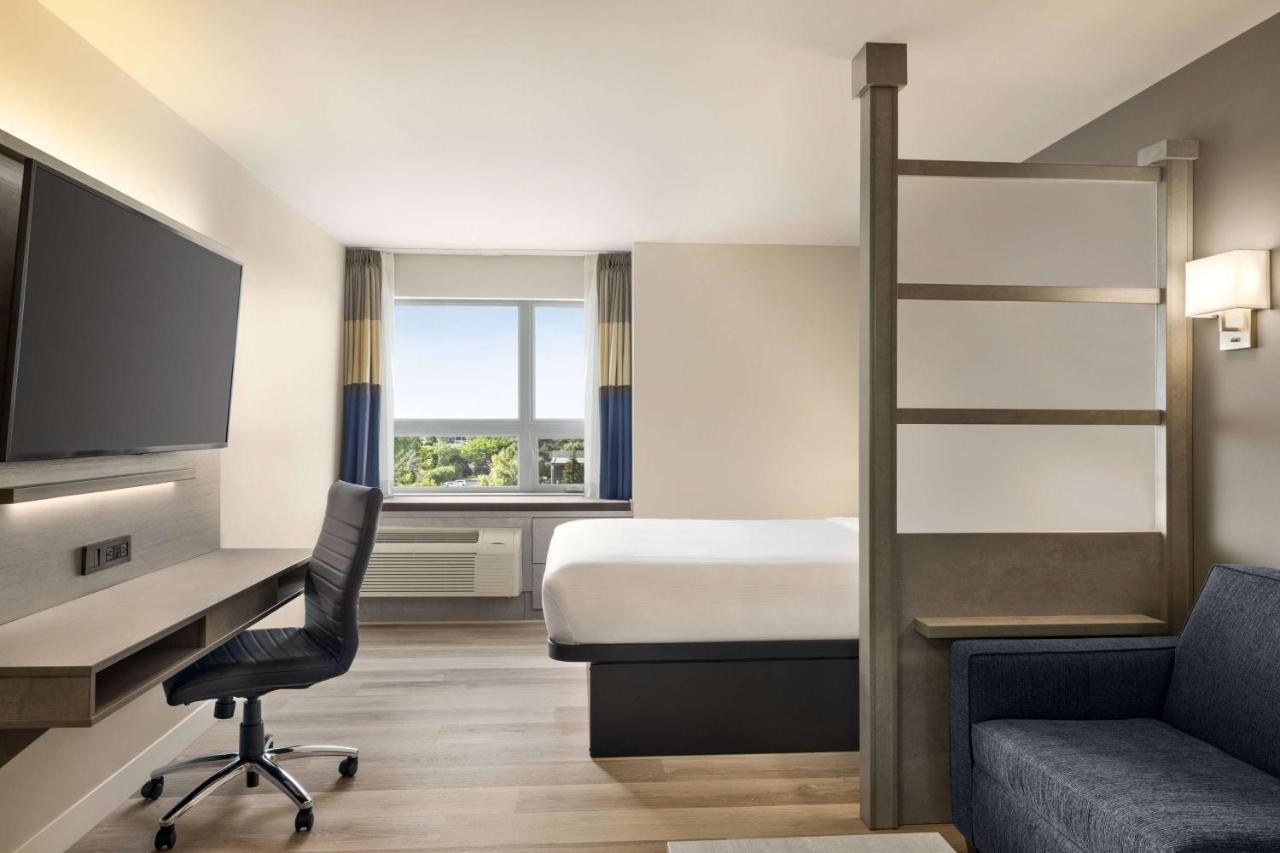 Microtel Inn & Suites By Wyndham Boisbriand Sainte-Thérèse-de-Blainville Buitenkant foto