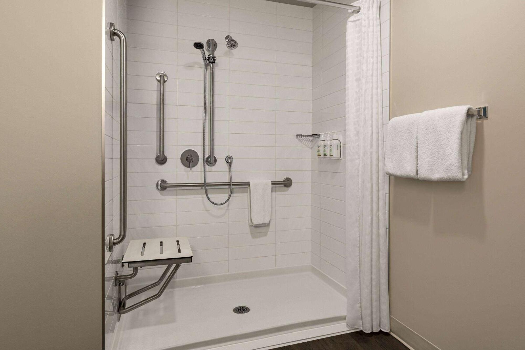 Microtel Inn & Suites By Wyndham Boisbriand Sainte-Thérèse-de-Blainville Buitenkant foto