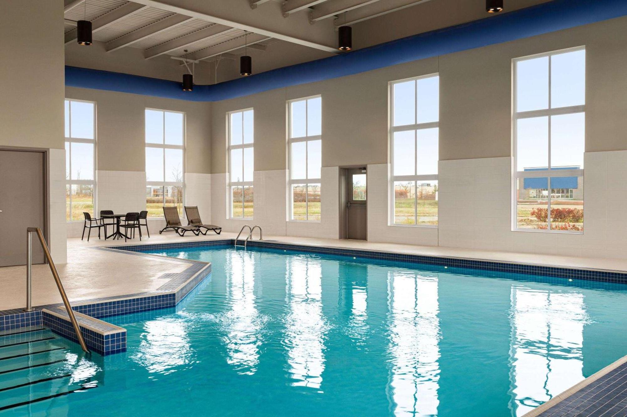 Microtel Inn & Suites By Wyndham Boisbriand Sainte-Thérèse-de-Blainville Buitenkant foto