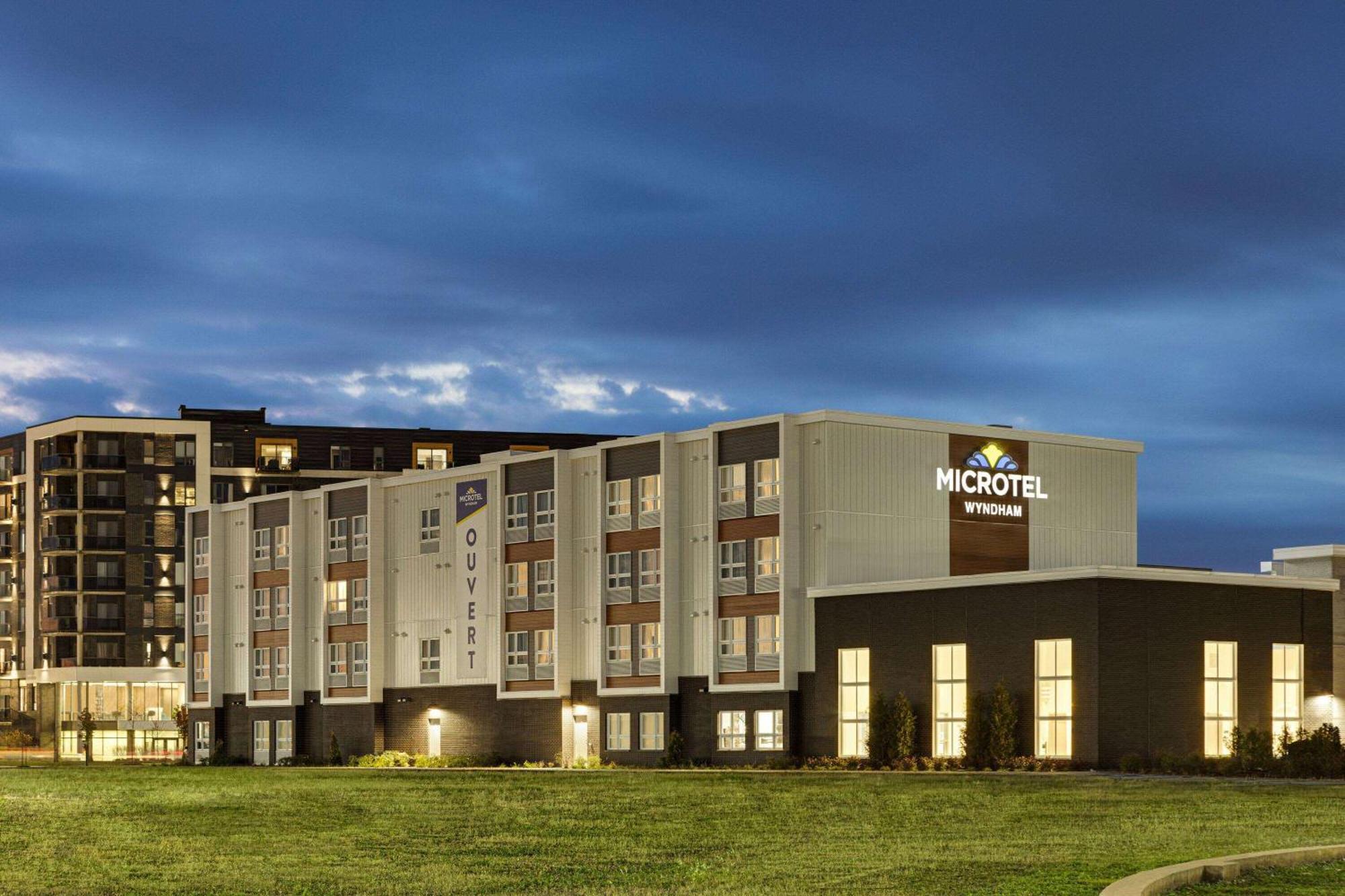 Microtel Inn & Suites By Wyndham Boisbriand Sainte-Thérèse-de-Blainville Buitenkant foto