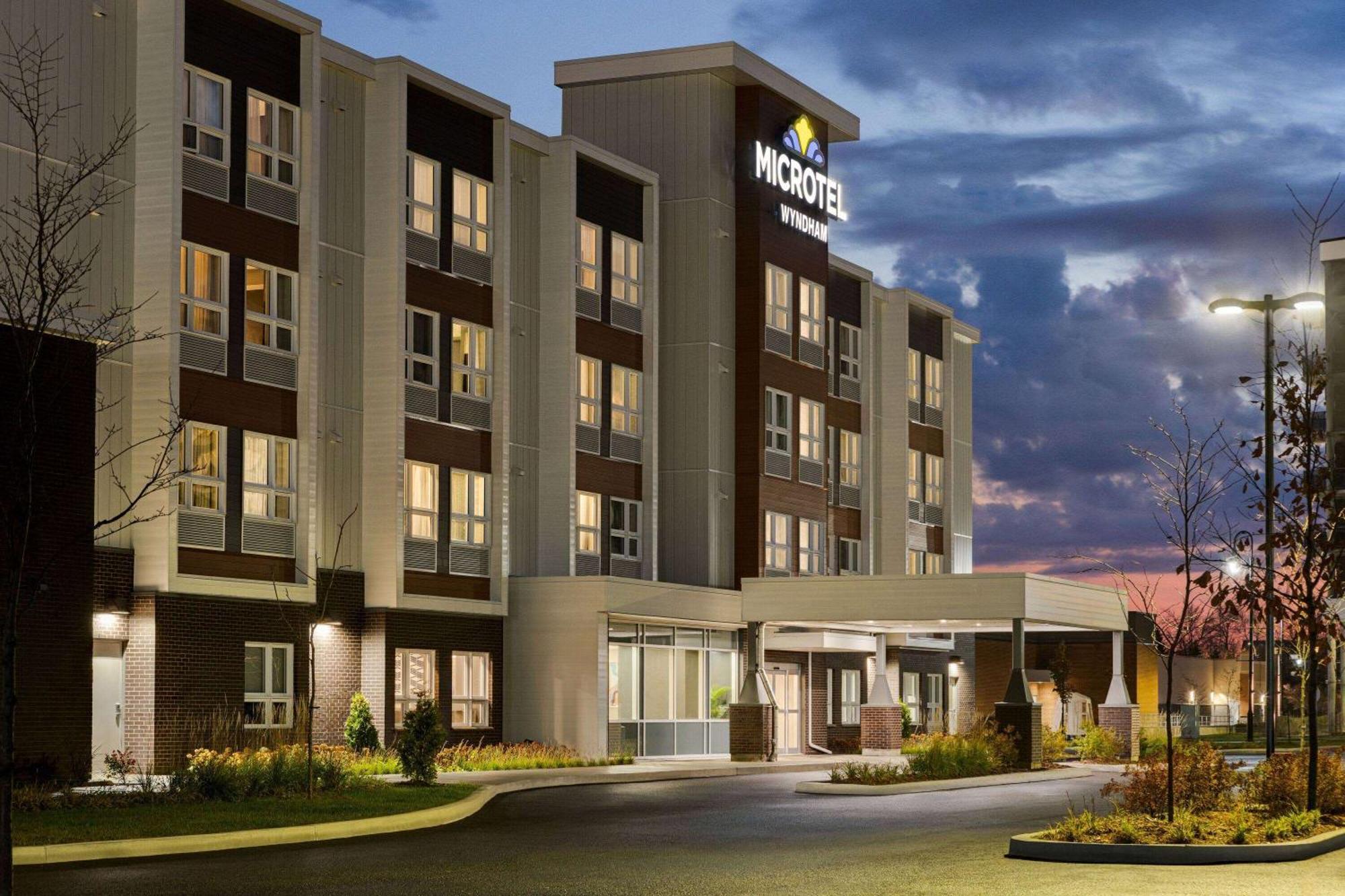 Microtel Inn & Suites By Wyndham Boisbriand Sainte-Thérèse-de-Blainville Buitenkant foto