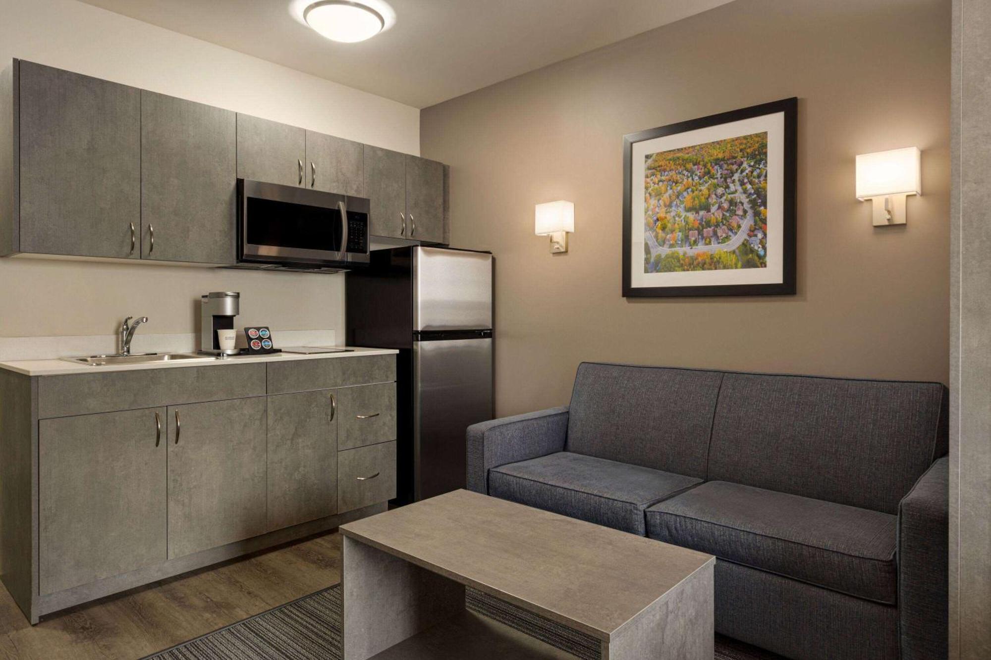 Microtel Inn & Suites By Wyndham Boisbriand Sainte-Thérèse-de-Blainville Buitenkant foto
