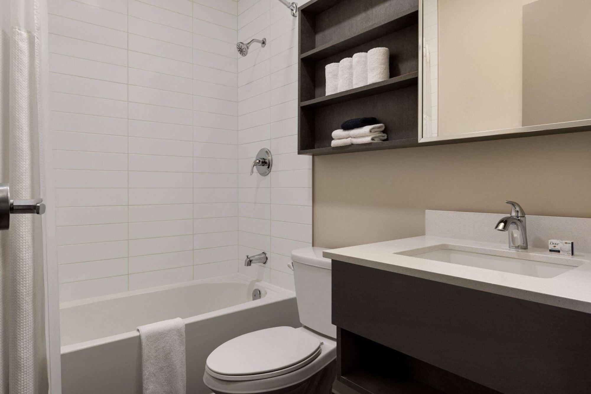Microtel Inn & Suites By Wyndham Boisbriand Sainte-Thérèse-de-Blainville Buitenkant foto