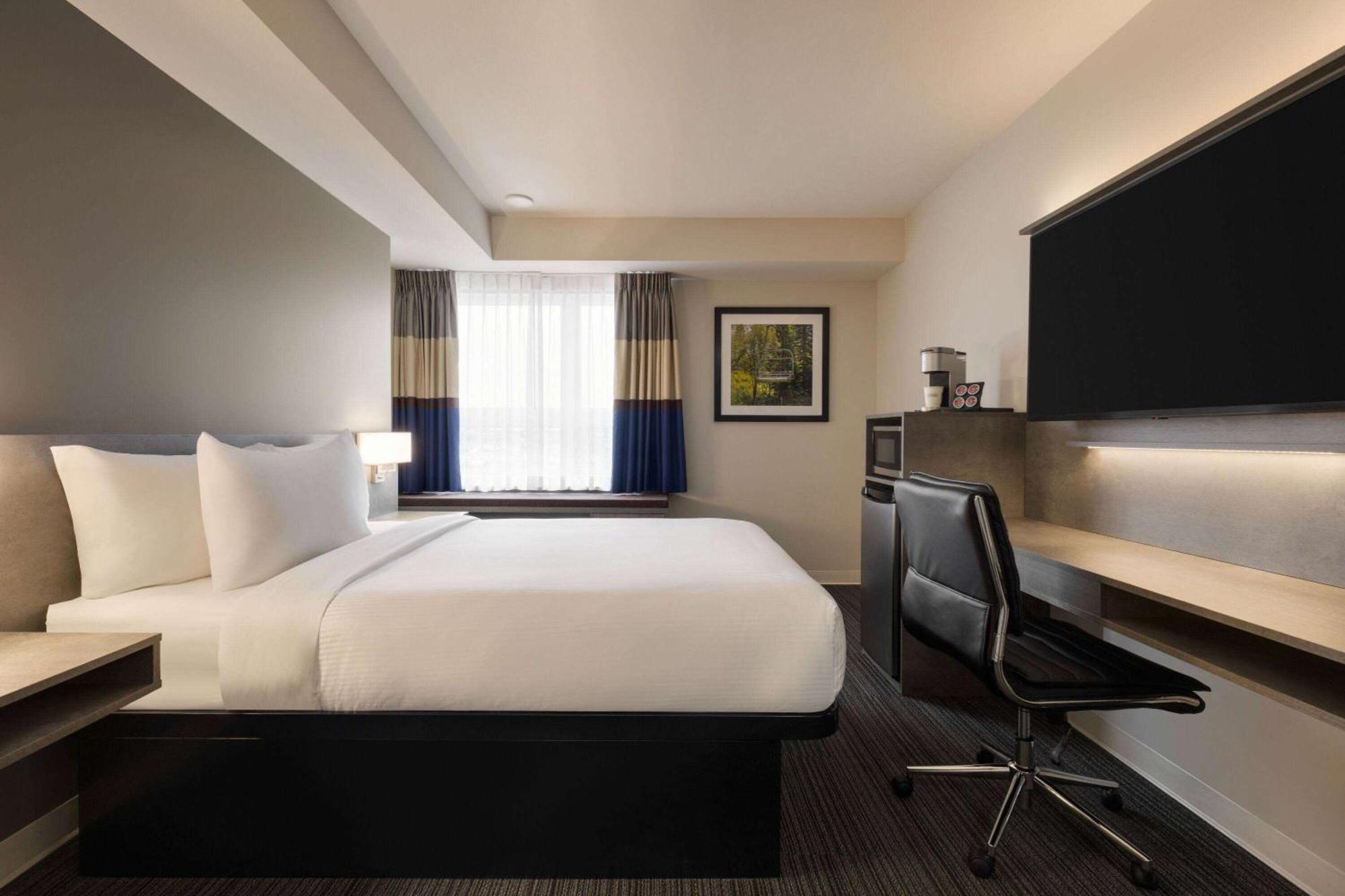 Microtel Inn & Suites By Wyndham Boisbriand Sainte-Thérèse-de-Blainville Buitenkant foto