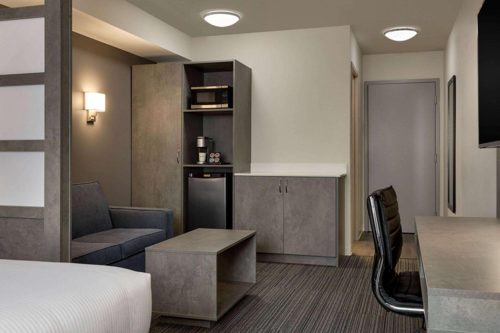 Microtel Inn & Suites By Wyndham Boisbriand Sainte-Thérèse-de-Blainville Buitenkant foto